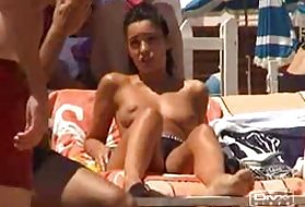 Meztelen, meztelen tini strand babes - kukkoló pornó képeket ezüst