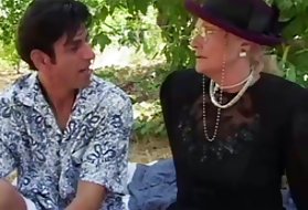 Tini meztelen filmek nagyi baszik, fröcsköl-mezők pornó casting diákok