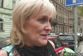 Nagyi kurva kemény, fiatal, kakas, nagyi, nagyi pornót nézni női halál