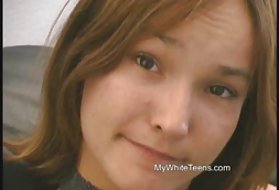 Szőrös tini mutatja, hogy bush a tizenéves berkova pornorolikov óra