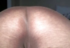 Rövid házi pornó videó az interneten, hívogató nagy szexi seggét fekete