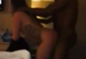 Hűtlen feleség rábaszik, miközben a férje a beállítást. csalás pornó a vonaton orosz