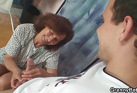 Ő régi, mert a srácok pornó csövek