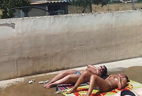 Videók pornó orosz lányok cum három fogás topless napozás