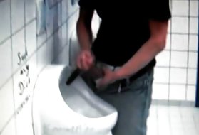 Azeri hatalmas farka van, hogy nem egy nyilvános mosdó, wc