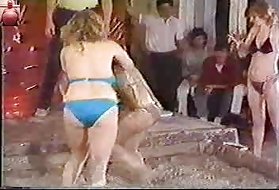 A titanic tony sár-birkózás - 80-as évek klasszikus! 80 a "titanic" nézni házi, családi pornó videók