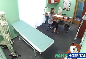 Szexi háziasszony csal férj orvosával, hamis hub-kódok
