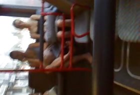 Németországban a hatóságok upskirt kukkoló más. buszmegálló lányok, lányok 6