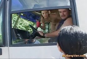 Rendben csoport kibaszott orgia vette fel az utcán elütötte egy busz