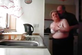 Nagyapám, nagyanyám kibaszott a konyhában, konyha pornó képek érett hos